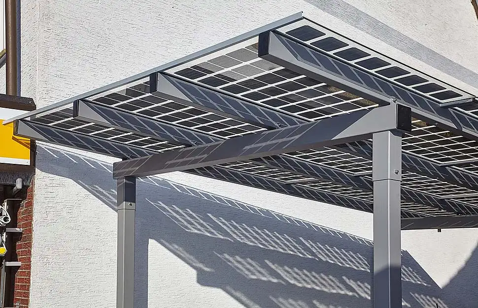 Der Solar Carport: Eine umweltfreundliche Lösung für die Zukunft der Mobilität. Foto: iQ – Bausystem