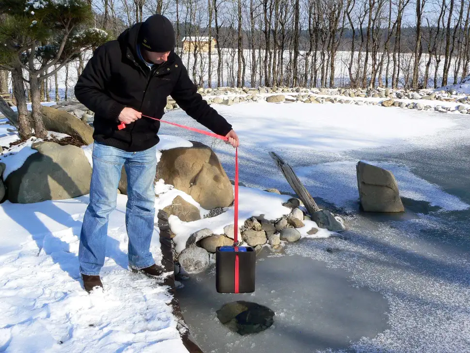 Beste Bedingungen: Der Oxydator von Söchting Biotechnik sorgt dafür, dass der geliebte Teich und seine Bewohner optimal durch den Winter kommen. (Foto: epr/Söchting Biotechnik)
