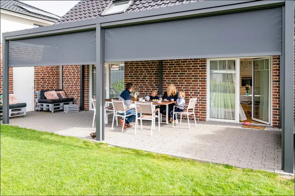 Outdoor Living: Markisen, Terrassendächer und Wintergärten verlängern die Freiluftsaison. txn-foto: Bundesverband Rollladen + Sonnenschutz e.V. (BVRS)