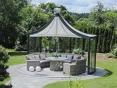 Glaspavillon mit 360°-Drehfunktion